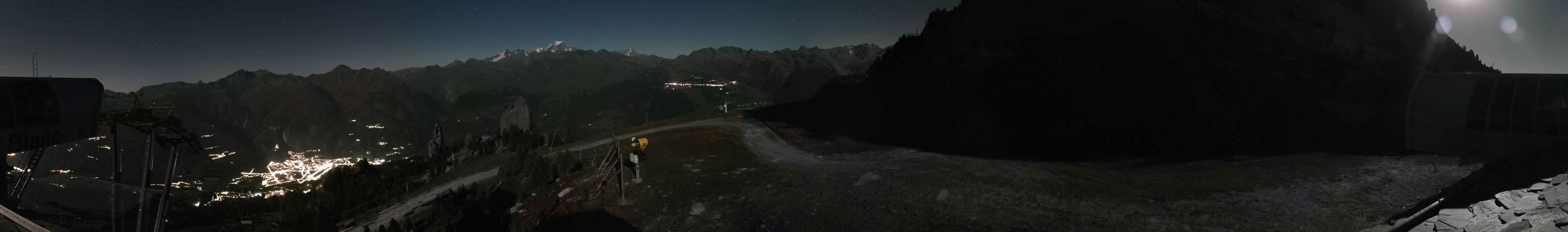 Les Arcs Mont-Blanc snow cam captured at 22 September 2026 at 11:57 pm GMT+2