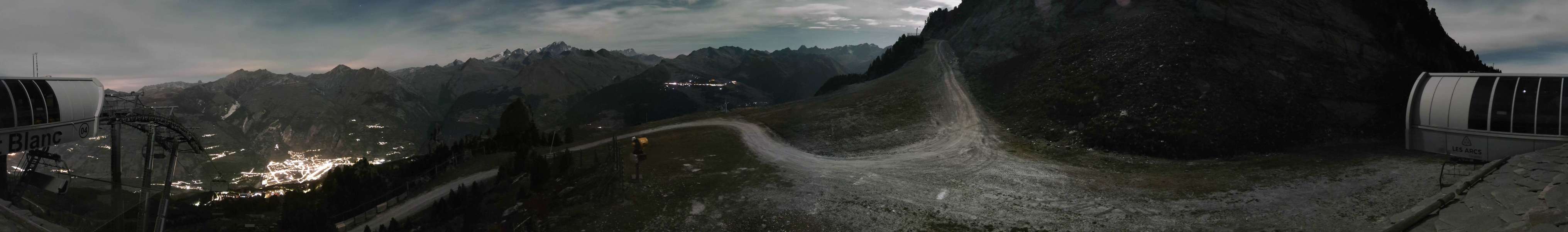 Les Arcs Mont-Blanc snow cam captured at 28 September 2026 at 11:57 pm GMT+2