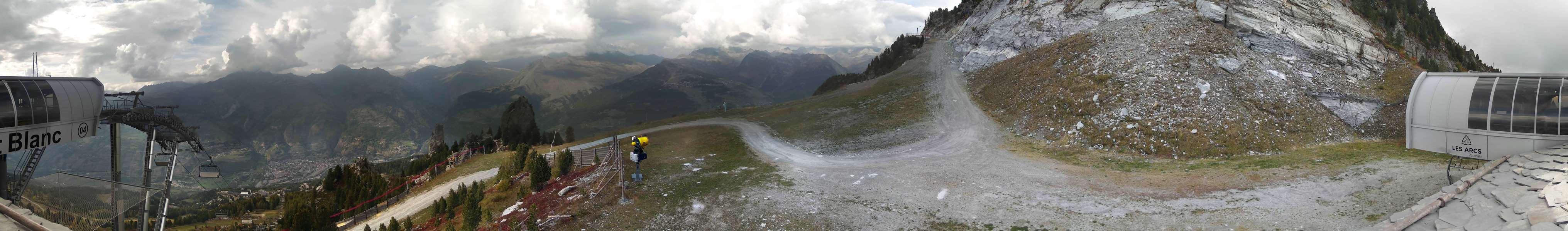 Les Arcs Mont-Blanc snow cam captured at 4 October 2026 at 5:14 pm GMT+2
