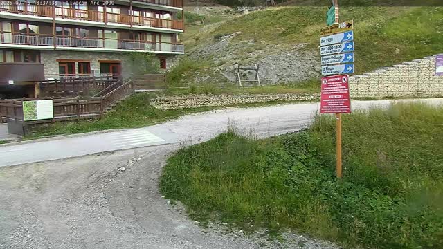 Les Arcs Arc 2000 Live snow cam captured at 15 September 2026 at 6:38 pm GMT+2