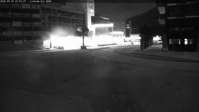 Les Arcs Arc 2000 Live snow cam captured at 24 September 2026 at 11:53 pm GMT+2