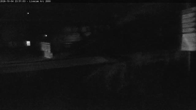 Les Arcs Arc 2000 Live snow cam captured at 4 October 2026 at 11:51 pm GMT+2