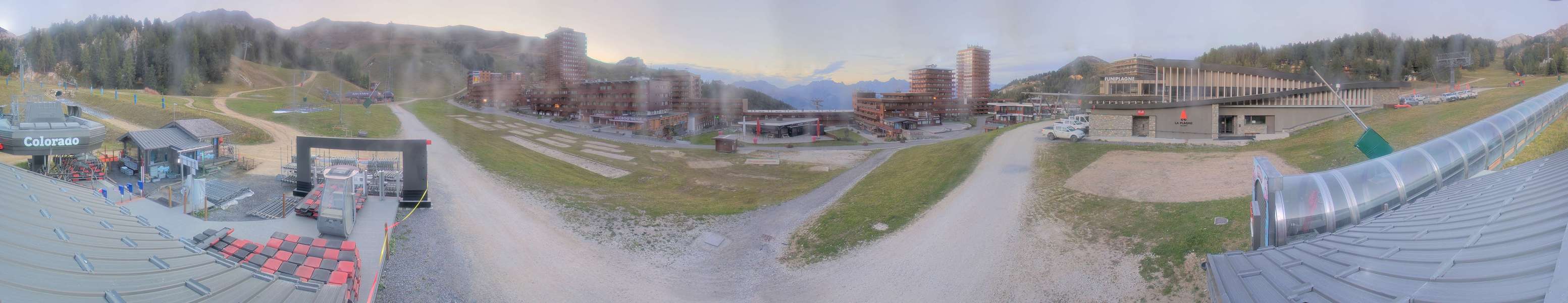 La Plagne Colorado snow cam captured at 28 September 2026 at 7:32 pm GMT+2