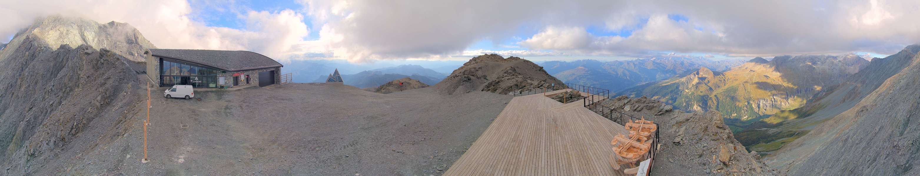 La Plagne Live 3000 snow cam captured at 15 September 2026 at 6:19 pm GMT+2