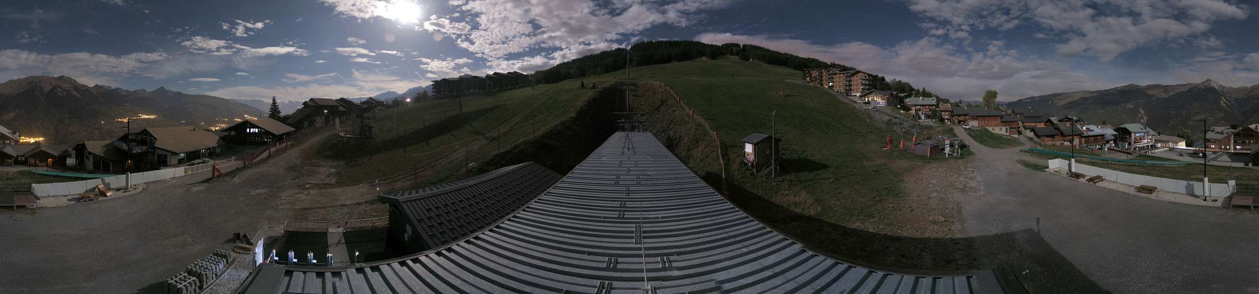 La Plagne Montalbert snow cam captured at 29 September 2026 at 11:36 pm GMT+2