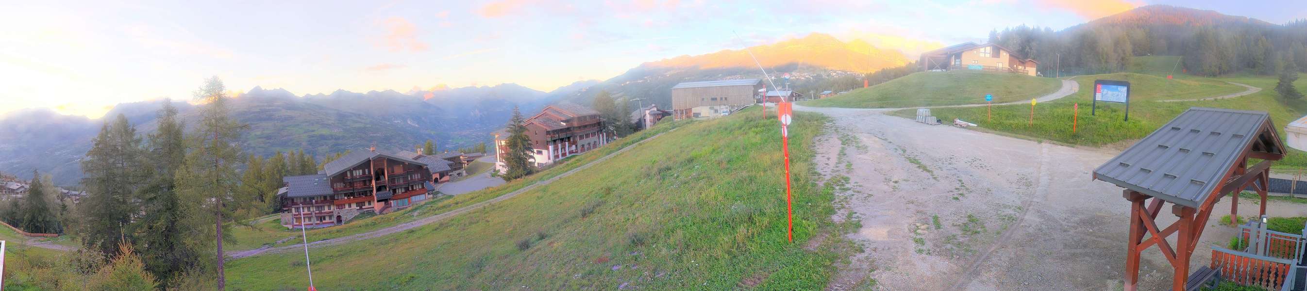 La Plagne Les Coches snow cam captured at 14 September 2026 at 7:57 pm GMT+2
