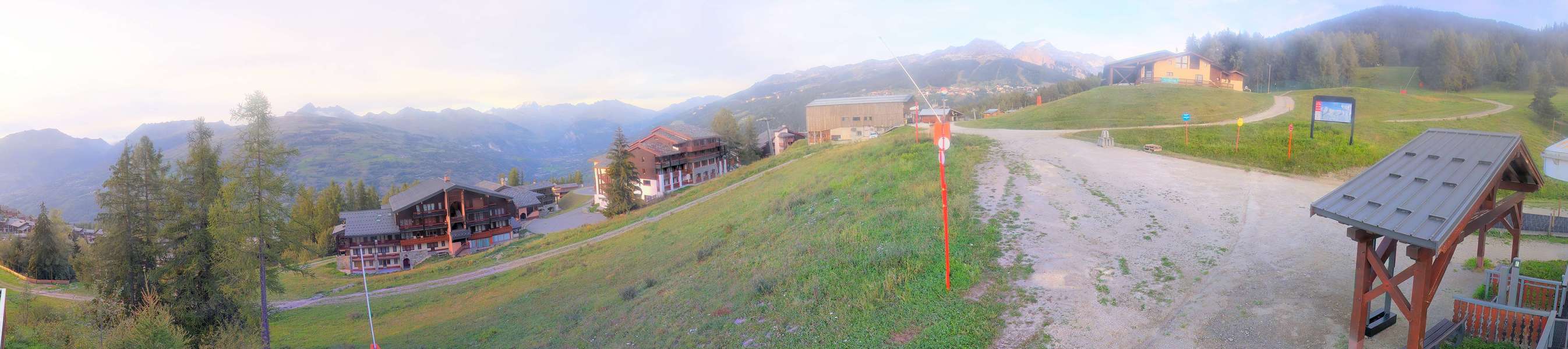 La Plagne Les Coches snow cam captured at 17 September 2026 at 7:26 pm GMT+2