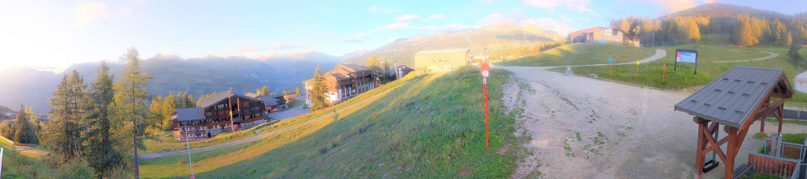 La Plagne Les Coches snow cam captured at 18 September 2026 at 7:27 pm GMT+2