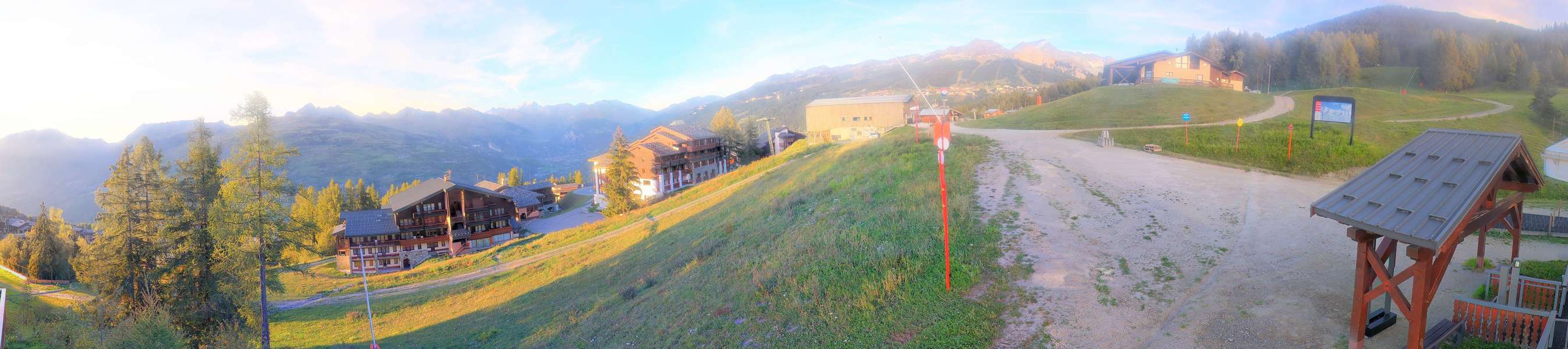 La Plagne Les Coches snow cam captured at 19 September 2026 at 7:22 pm GMT+2