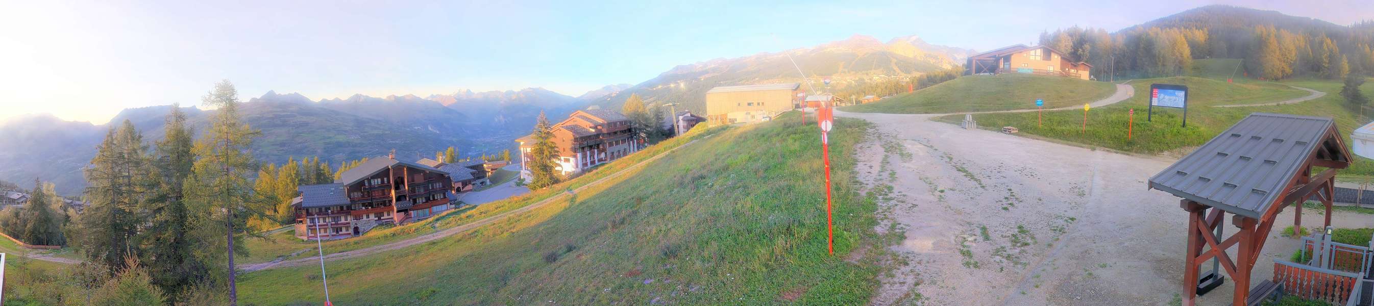 La Plagne Les Coches snow cam captured at 20 September 2026 at 7:19 pm GMT+2