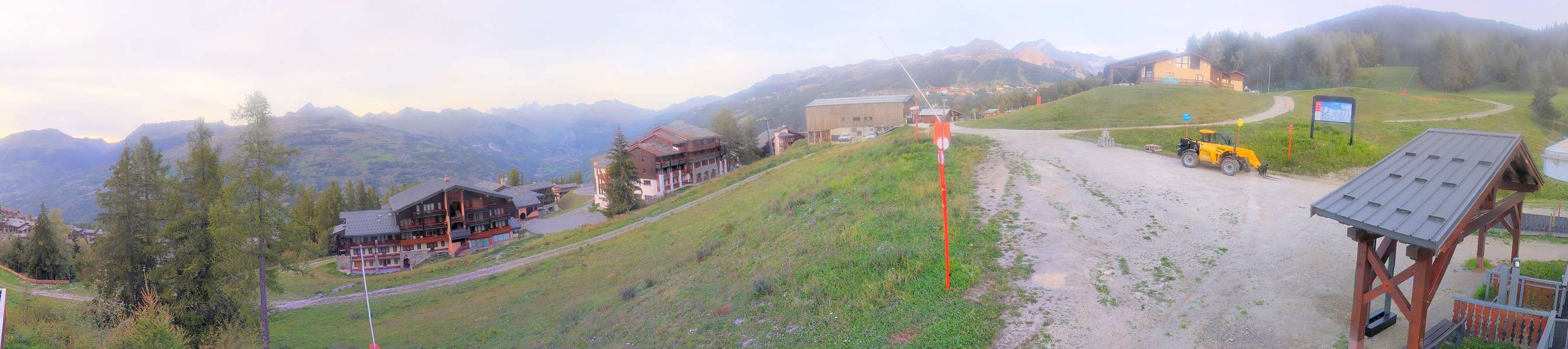 La Plagne Les Coches snow cam captured at 21 September 2026 at 7:21 pm GMT+2