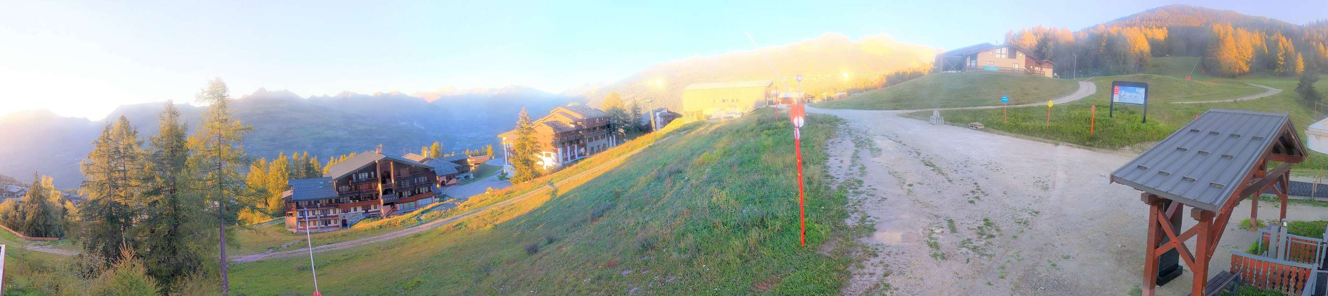 La Plagne Les Coches snow cam captured at 22 September 2026 at 7:21 pm GMT+2