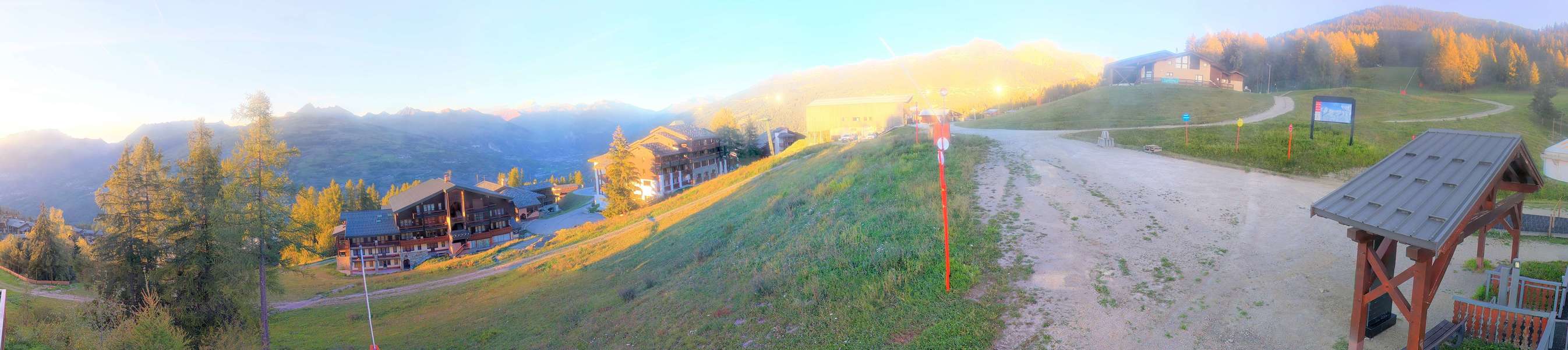 La Plagne Les Coches snow cam captured at 23 September 2026 at 7:22 pm GMT+2
