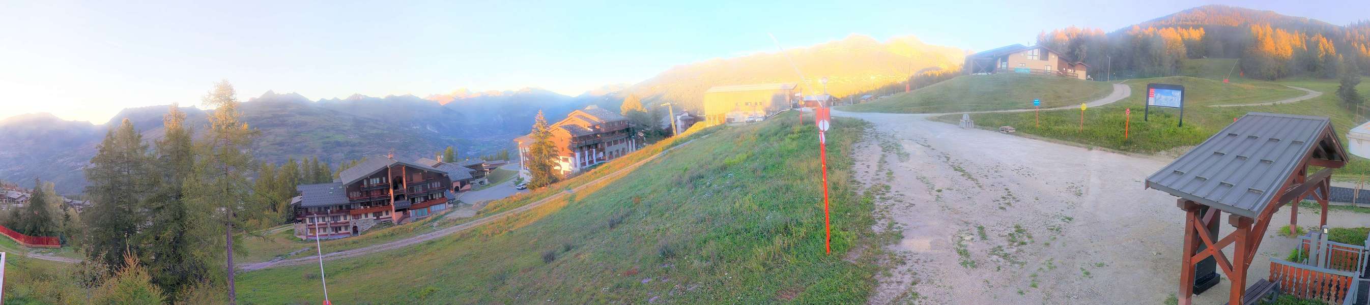La Plagne Les Coches snow cam captured at 25 September 2026 at 7:29 pm GMT+2