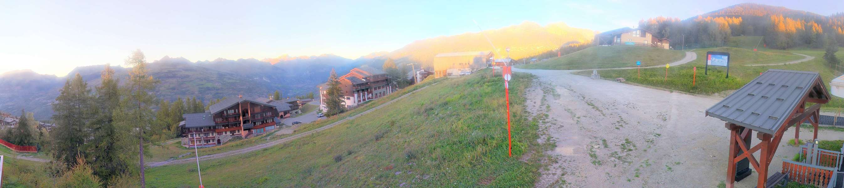 La Plagne Les Coches snow cam captured at 26 September 2026 at 7:19 pm GMT+2