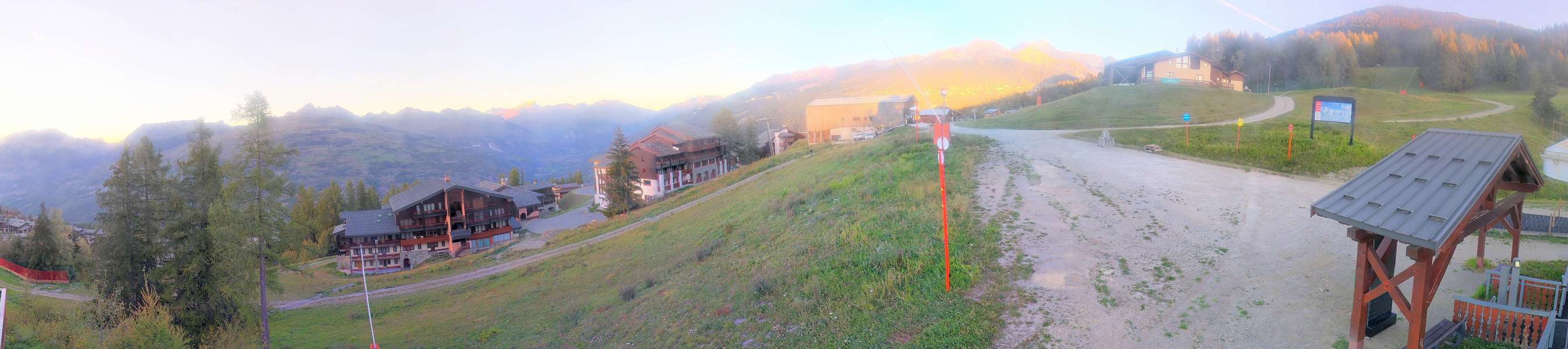La Plagne Les Coches snow cam captured at 27 September 2026 at 7:27 pm GMT+2