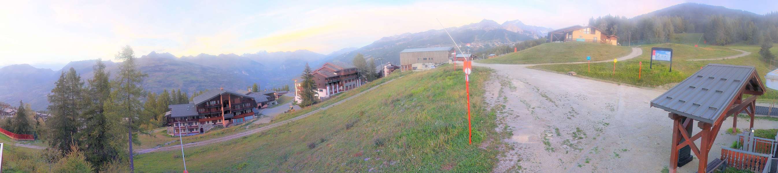 La Plagne Les Coches snow cam captured at 28 September 2026 at 7:21 pm GMT+2