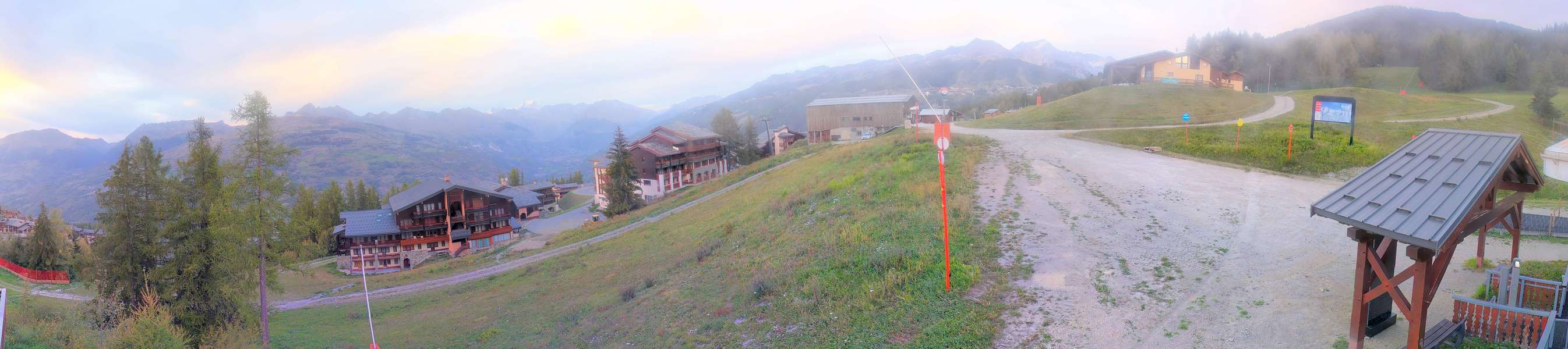 La Plagne Les Coches snow cam captured at 29 September 2026 at 7:33 pm GMT+2