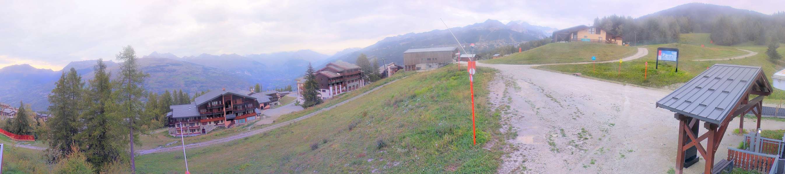 La Plagne Les Coches snow cam captured at 30 September 2026 at 7:31 pm GMT+2