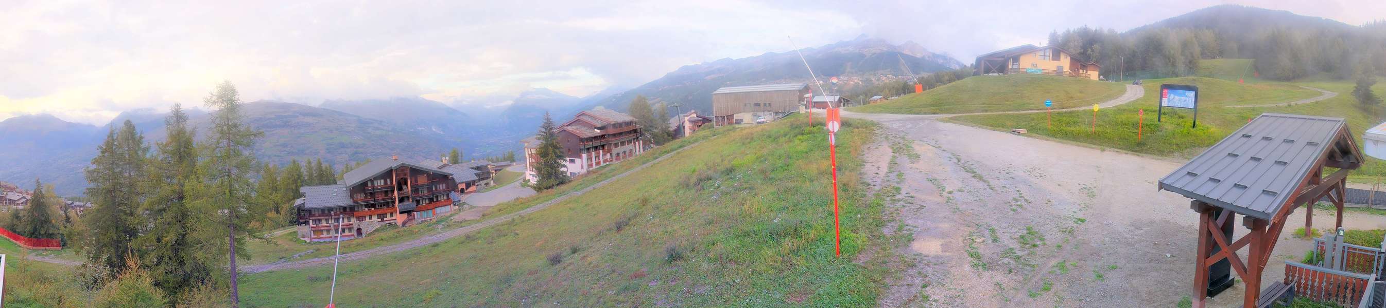 La Plagne Les Coches snow cam captured at 3 October 2026 at 6:57 pm GMT+2