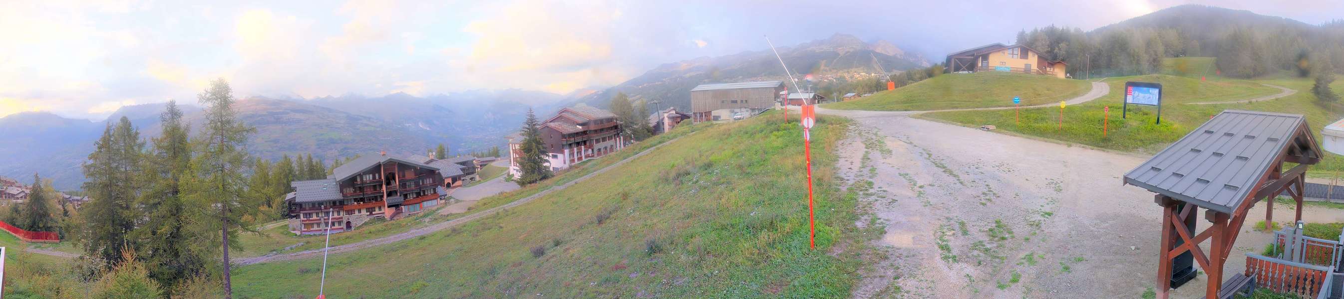 La Plagne Les Coches snow cam captured at 4 October 2026 at 6:53 pm GMT+2