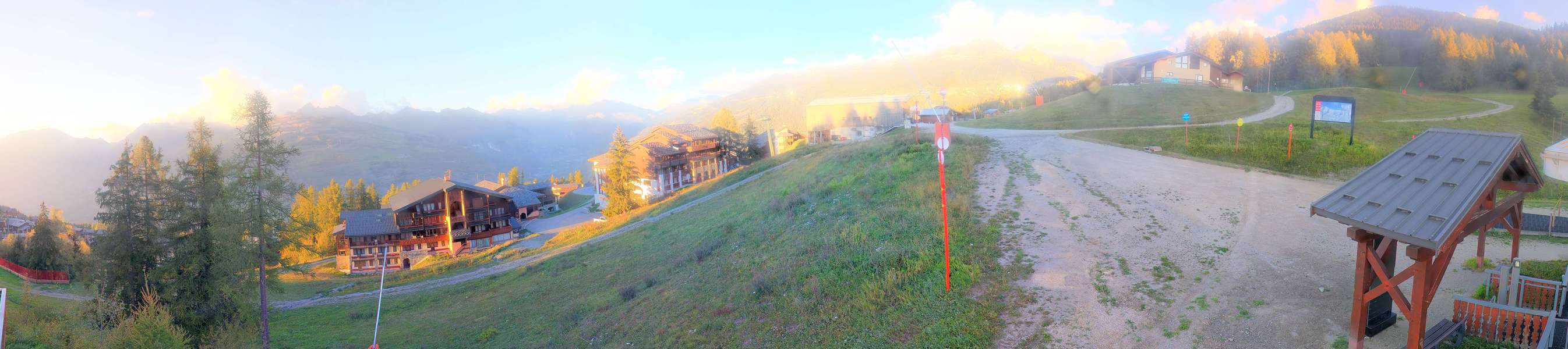 La Plagne Les Coches snow cam captured at 5 October 2026 at 6:57 pm GMT+2