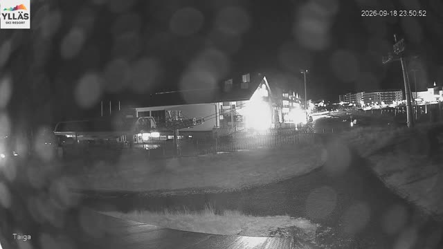 Ylläs Gondola Lower Station Live snow cam captured at 18 September 2026 at 11:51 pm GMT+3