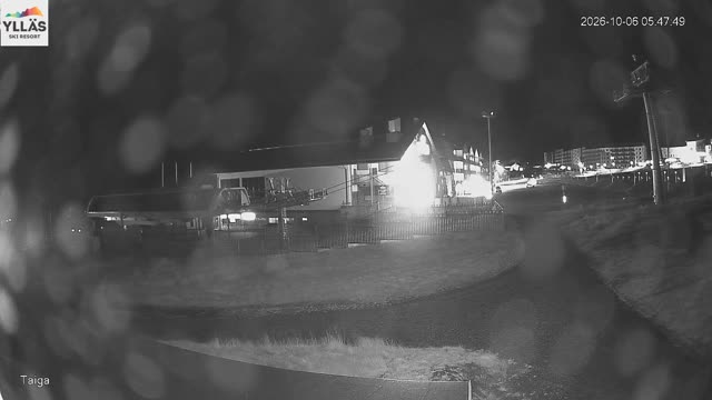 Ylläs Gondola Lower Station Live snow cam captured at 6 October 2026 at 5:48 am GMT+3