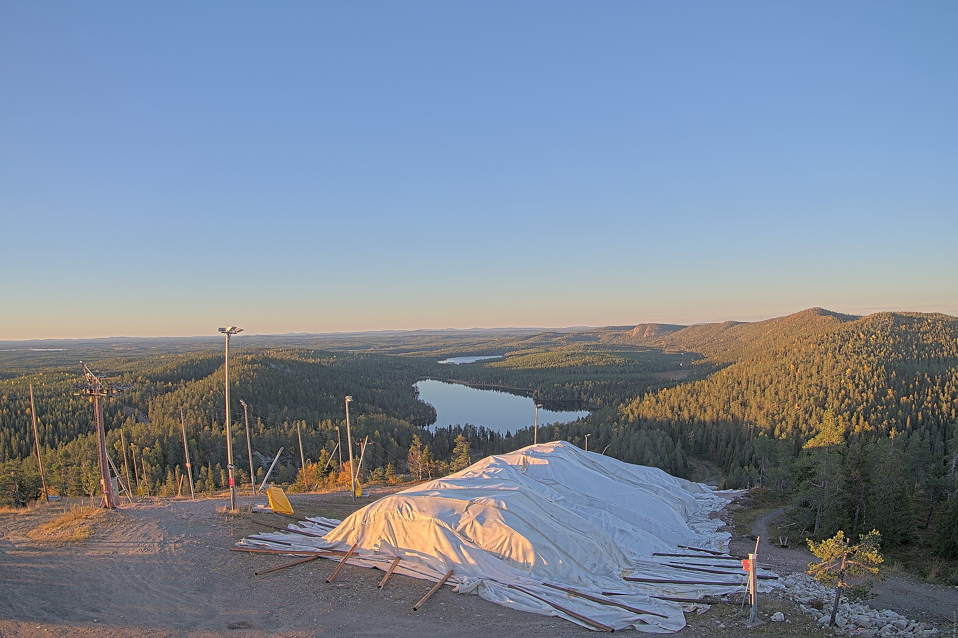 Ruka Pessari Summit snow cam captured at 15 September 2026 at 7:08 pm GMT+3