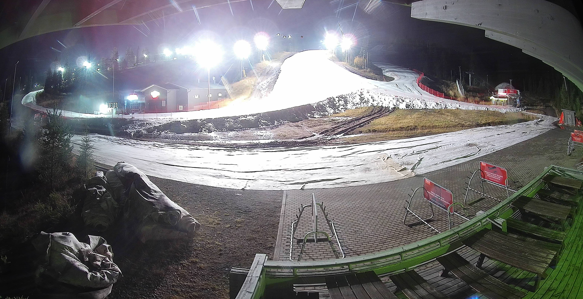 Ruka Saarua Taukotupa snow cam captured at 2 October 2026 at 11:08 pm GMT+3