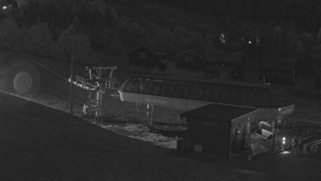 Hemsedal Lodge Express snow cam captured at 30 September 2026 at 11:42 pm GMT+2