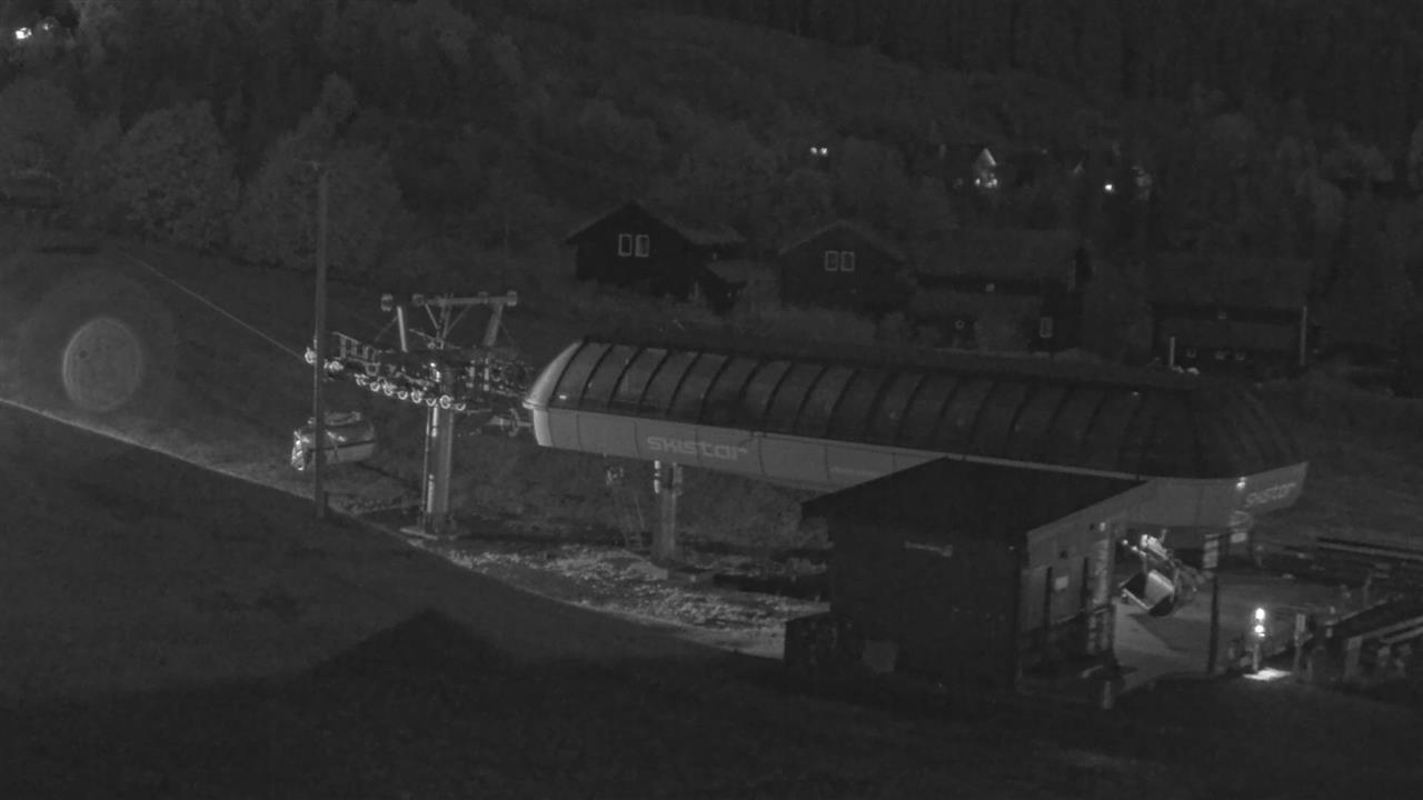 Hemsedal Lodge Express snow cam captured at 2 October 2026 at 11:41 pm GMT+2