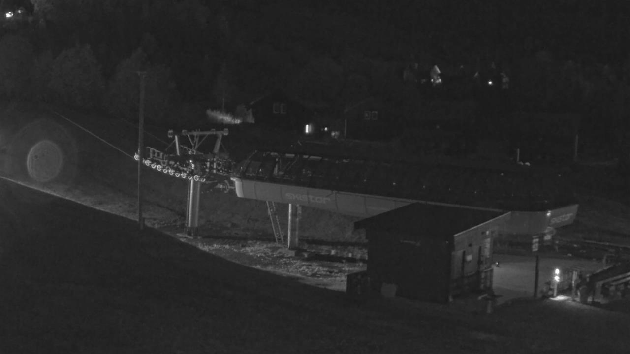 Hemsedal Lodge Express snow cam captured at 4 October 2026 at 11:59 pm GMT+2
