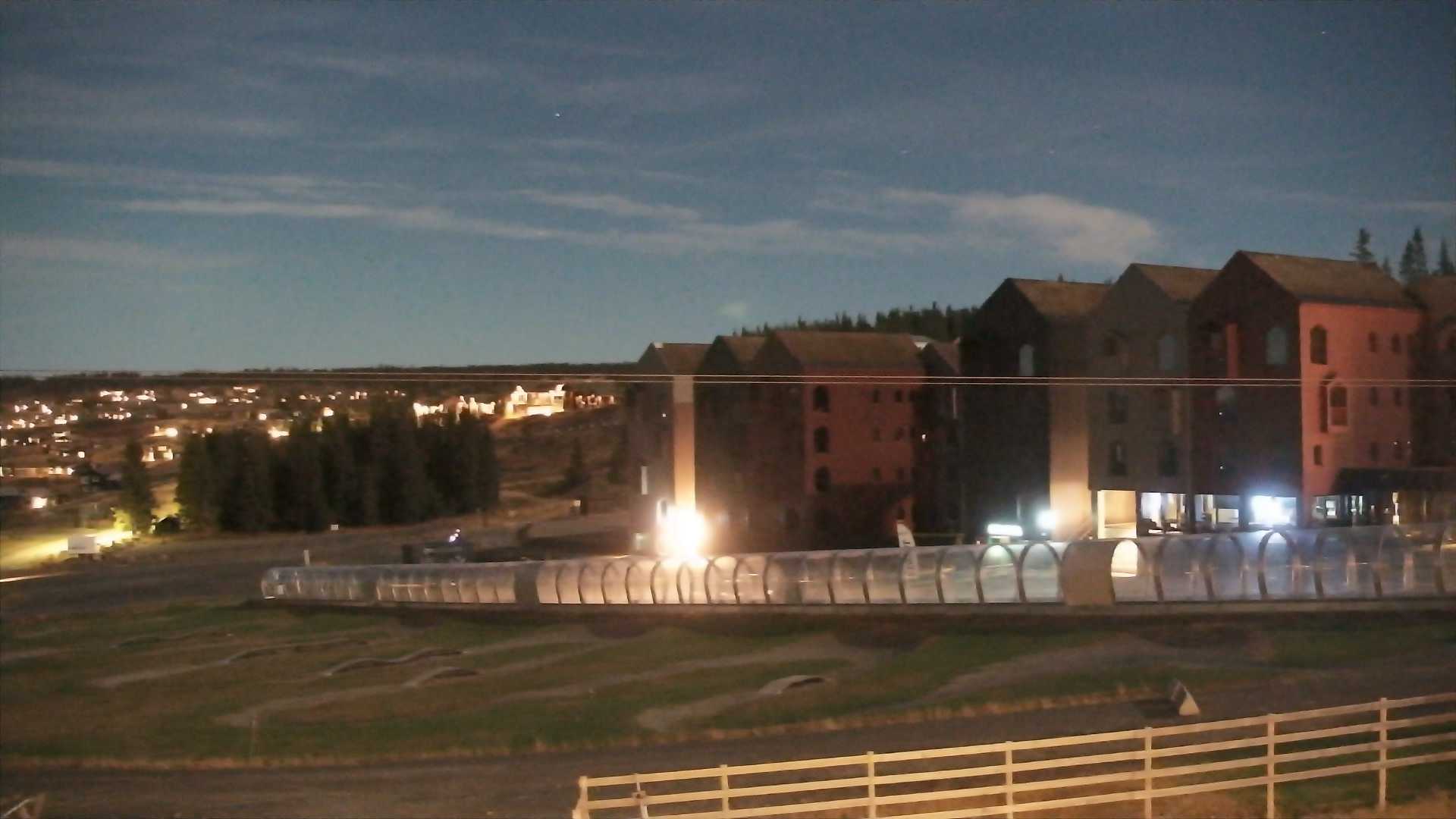 Hafjell Mosetertoppen - View 1 snow cam captured at 26 September 2026 at 11:53 pm GMT+2