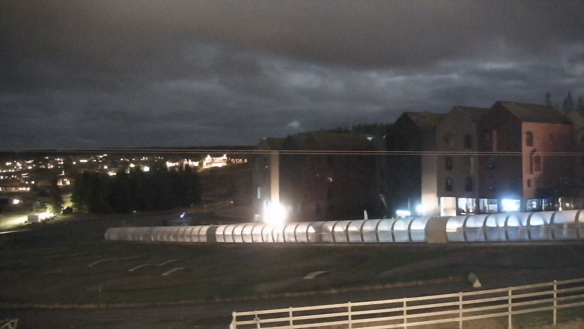 Hafjell Mosetertoppen - View 1 snow cam captured at 29 September 2026 at 11:40 pm GMT+2