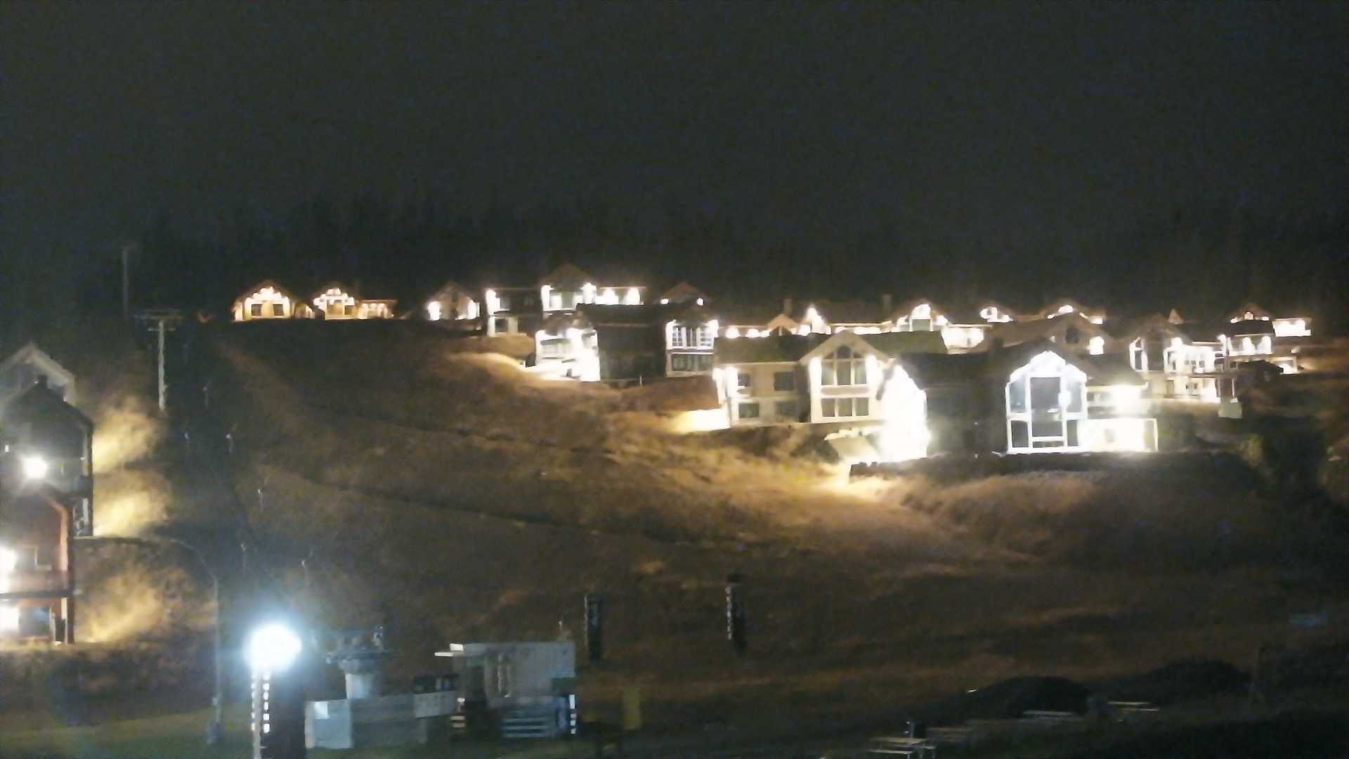 Hafjell Mosetertoppen - View 2 snow cam captured at 1 October 2026 at 11:41 pm GMT+2