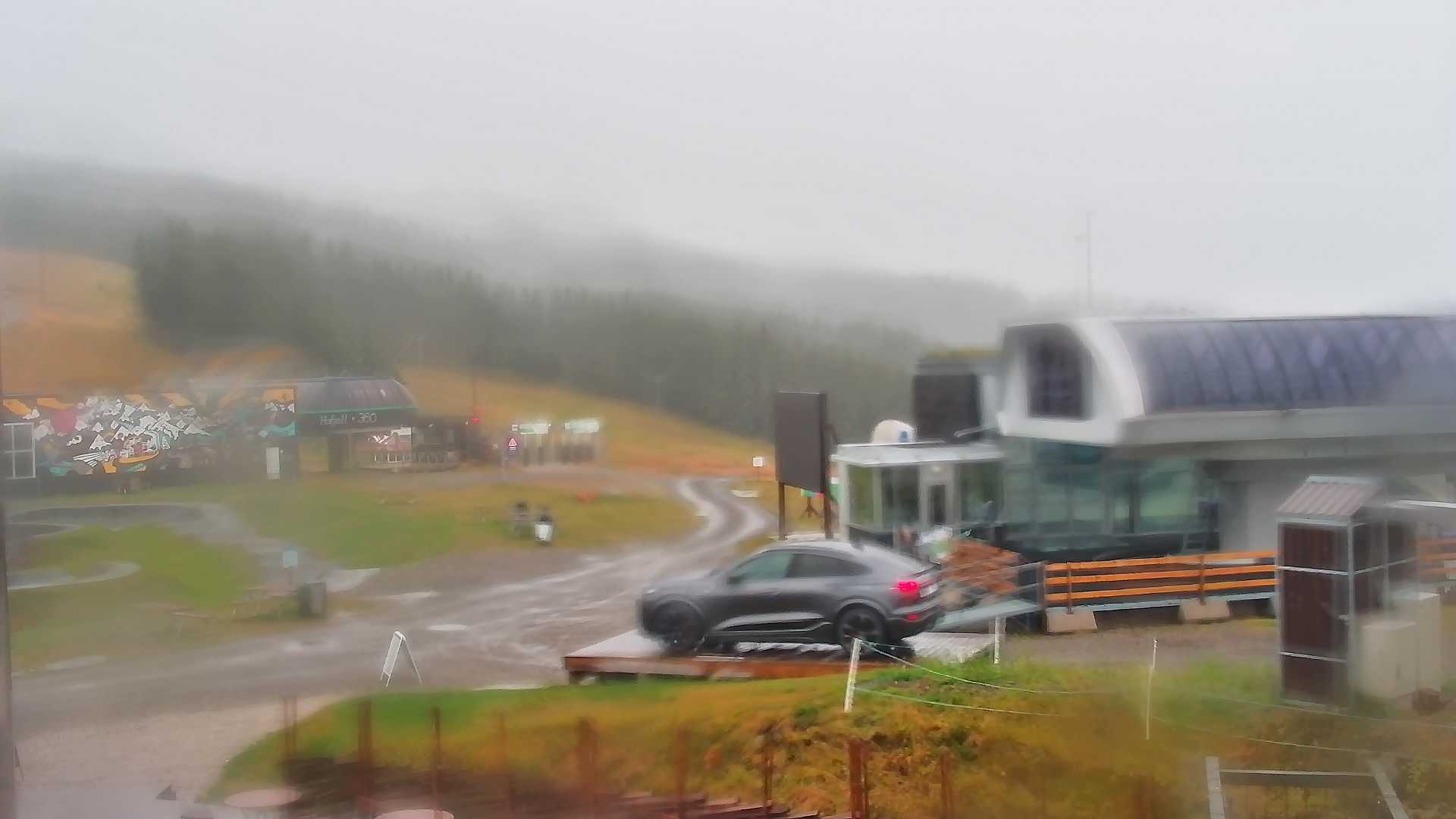 Hafjell Mosetertoppen - View 5 snow cam captured at 15 September 2026 at 6:47 pm GMT+2