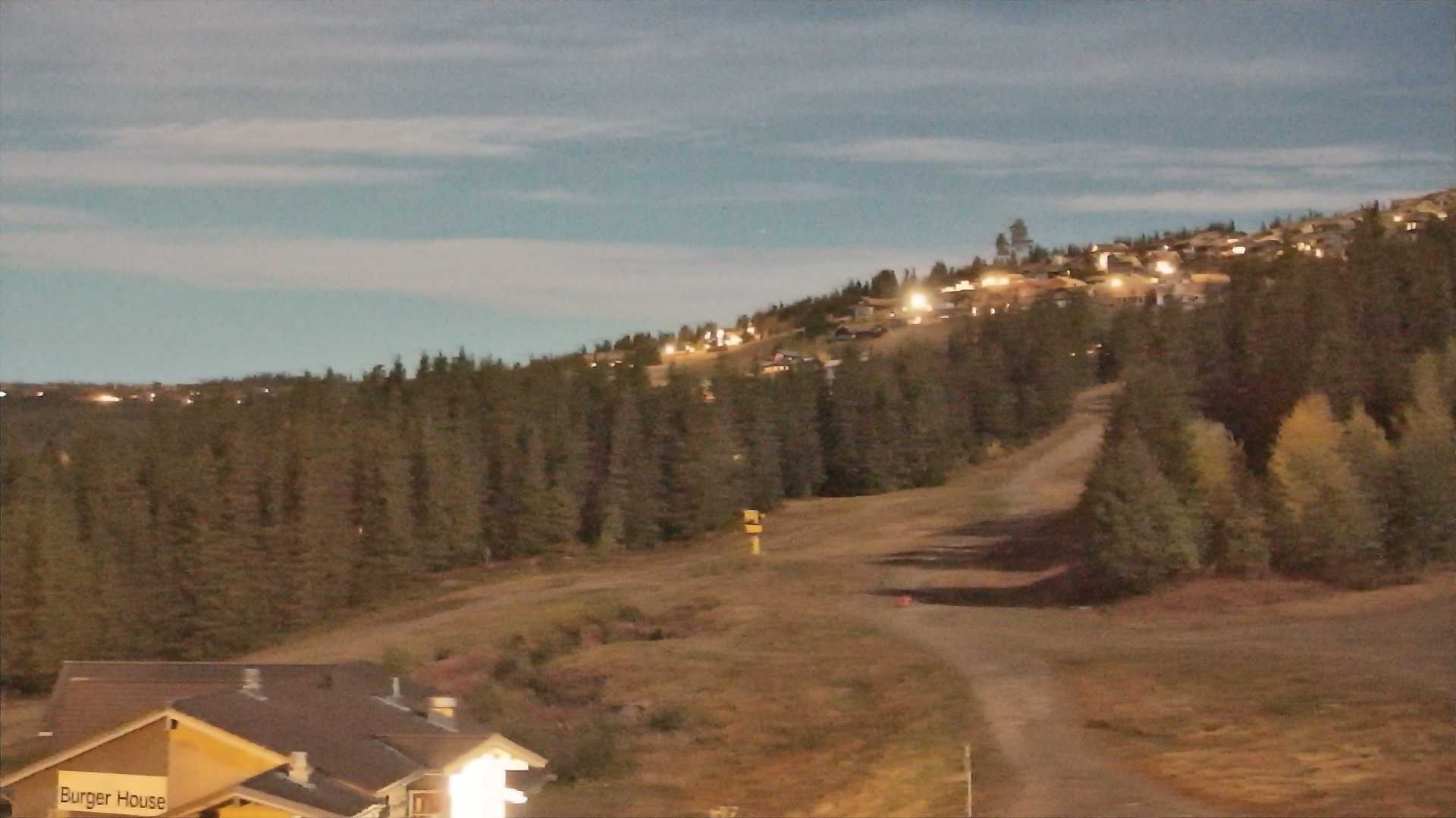 Hafjell Middle Station - View 1 snow cam captured at 26 September 2026 at 11:53 pm GMT+2