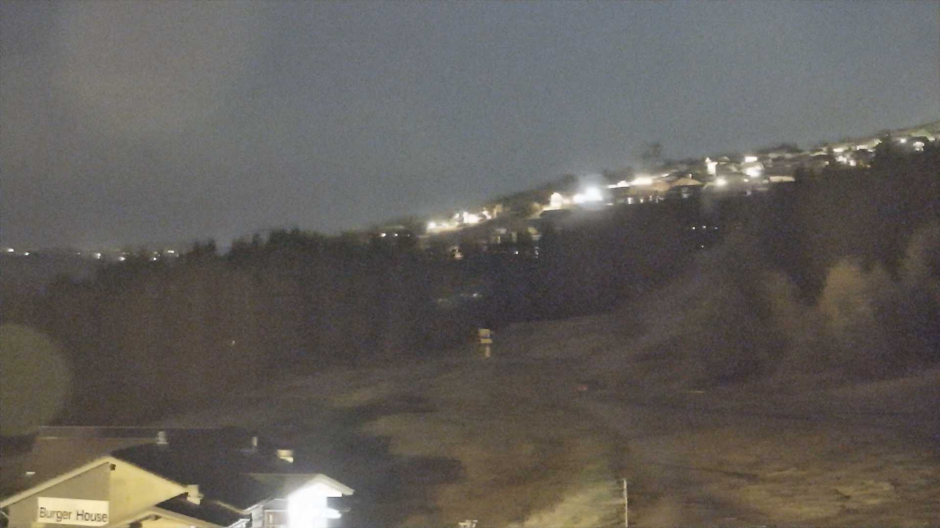 Hafjell Middle Station - View 1 snow cam captured at 1 October 2026 at 11:41 pm GMT+2