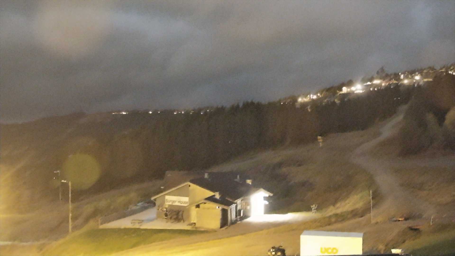 Hafjell Middle Station - View 3 snow cam captured at 27 September 2026 at 11:59 pm GMT+2