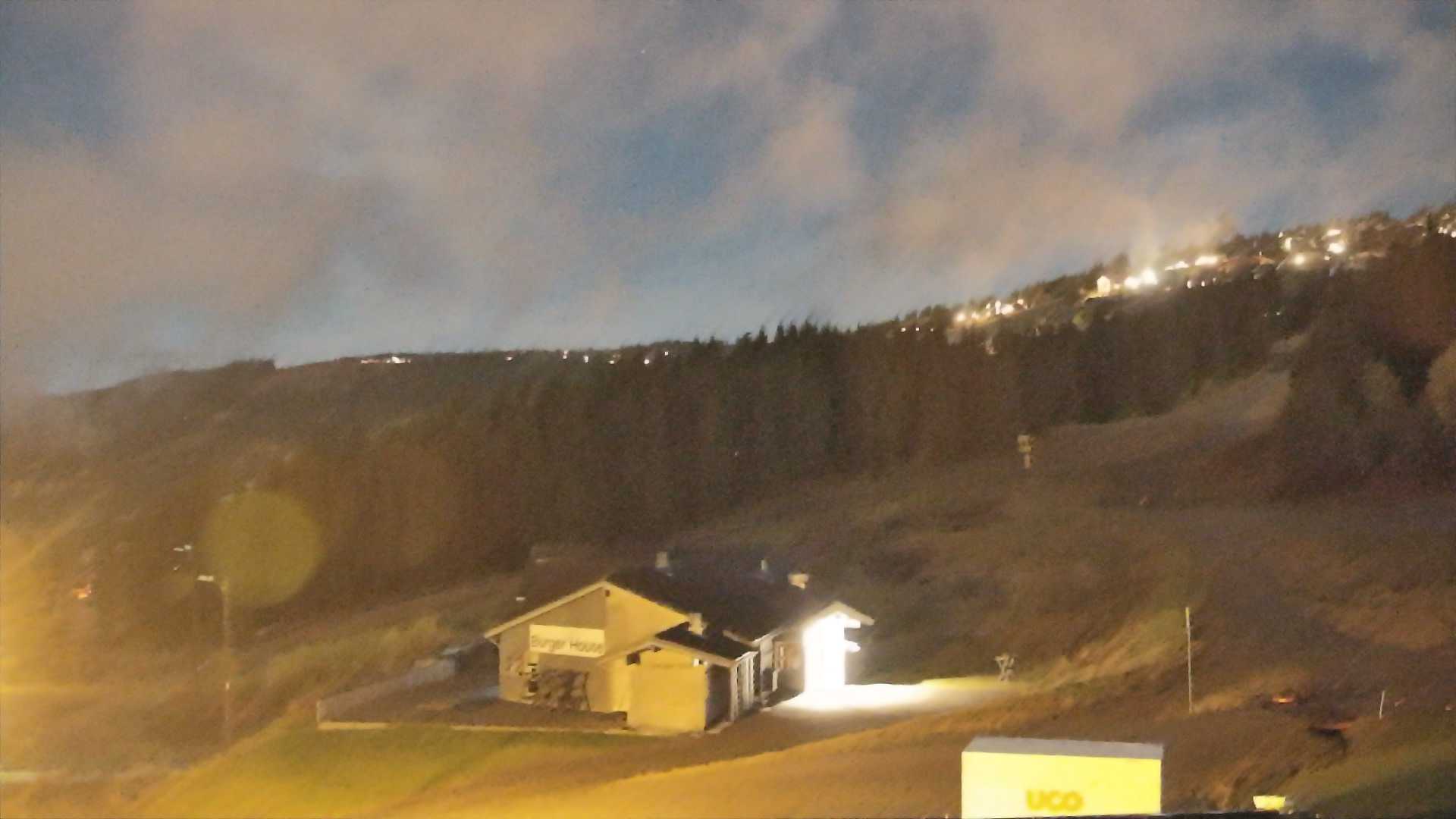 Hafjell Middle Station - View 3 snow cam captured at 28 September 2026 at 11:52 pm GMT+2