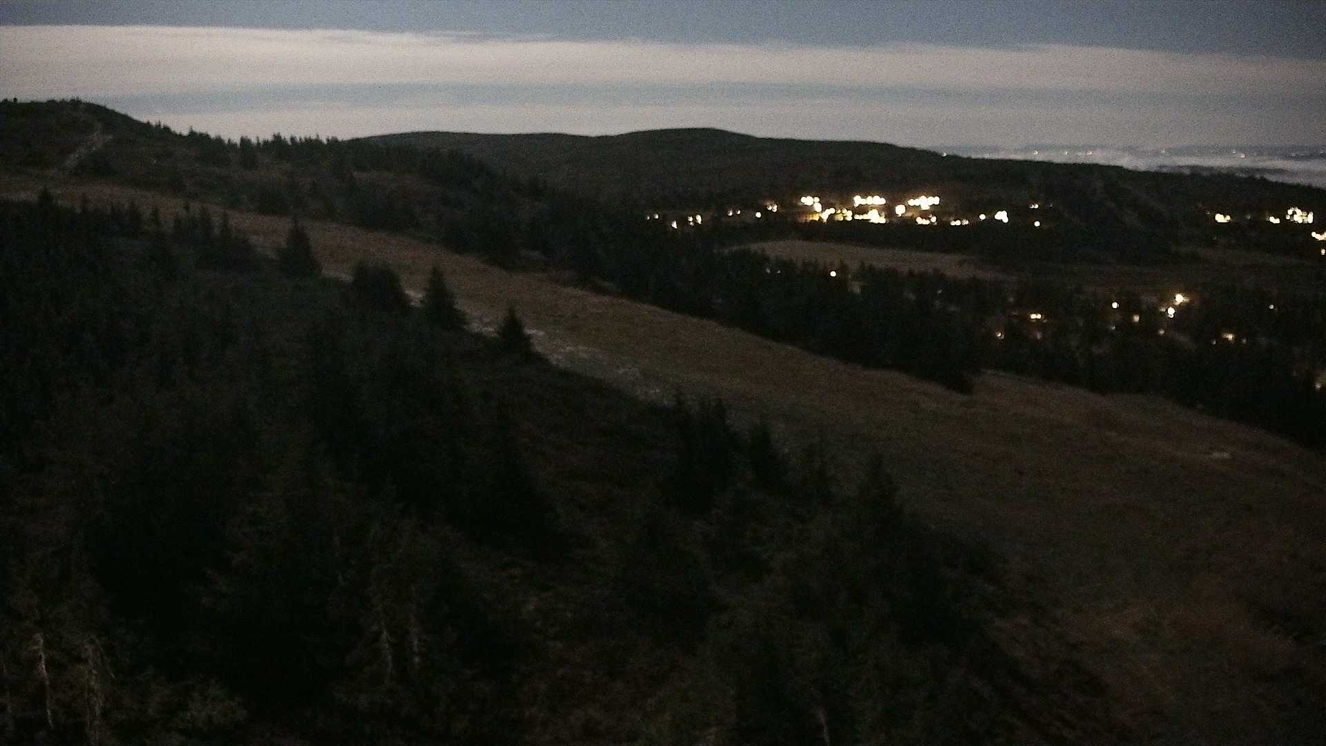 Hafjell Vidsyn Express - View 3 snow cam captured at 28 September 2026 at 11:56 pm GMT+2