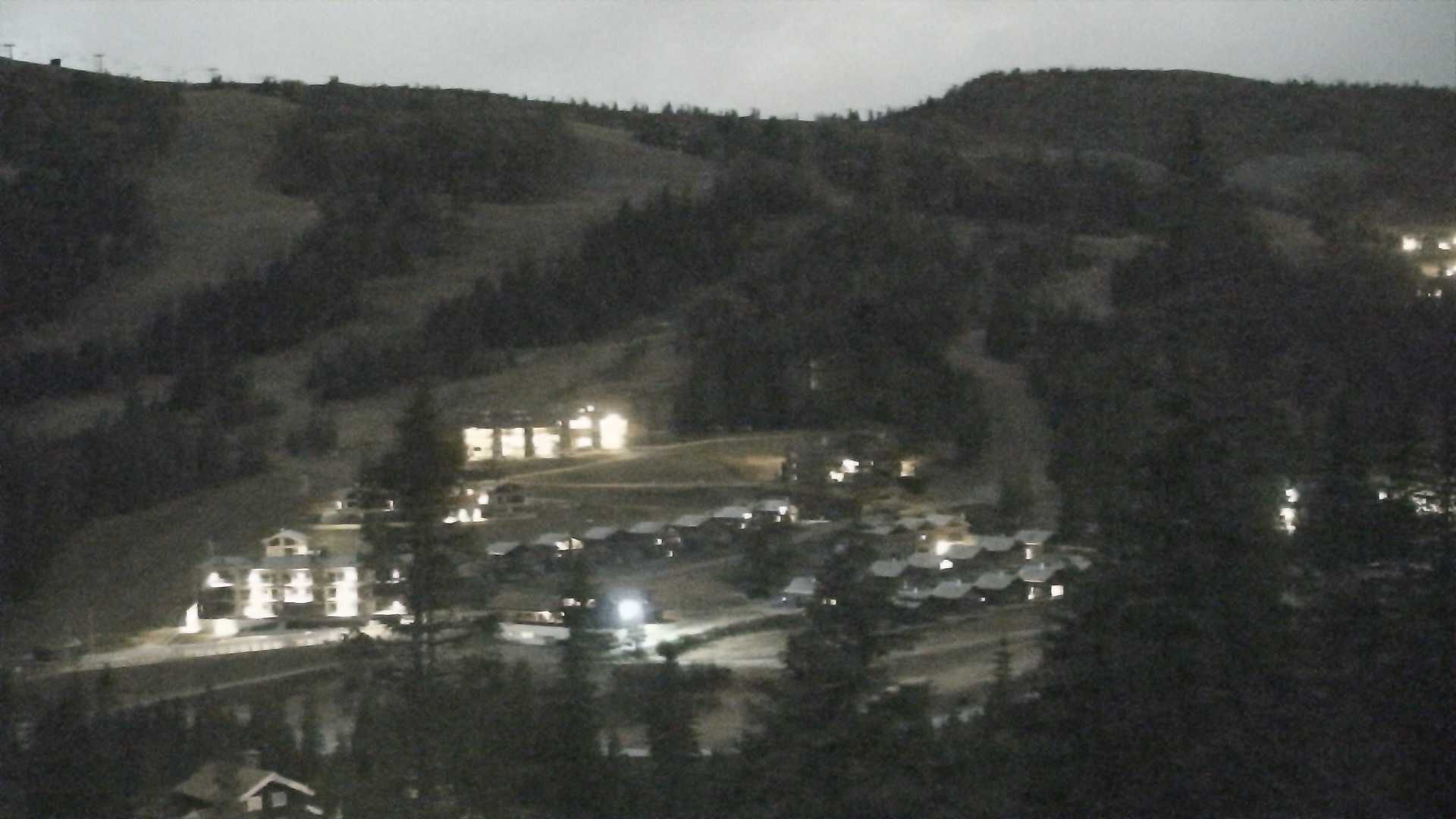 Kvitfjell Middle Station - View 3 snow cam captured at 27 September 2026 at 11:51 pm GMT+2