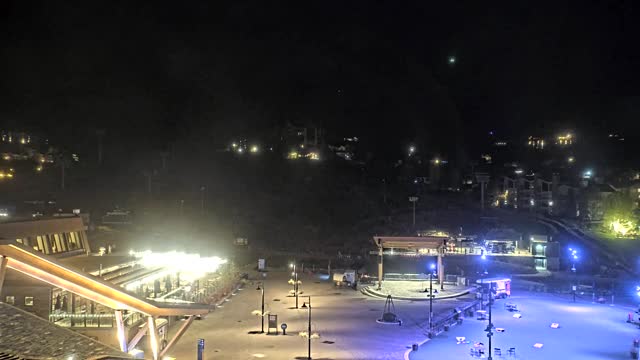 Steamboat Steamboat Square snow cam captured at 4 October 2026 at 11:53 pm GMT-6