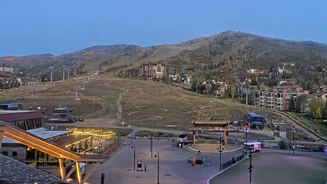 Steamboat Steamboat Square snow cam captured at 5 October 2026 at 6:55 pm GMT-6