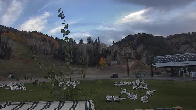 Deer Valley Silver Lake Lodge snow cam captured at 5 October 2026 at 6:51 pm GMT-6